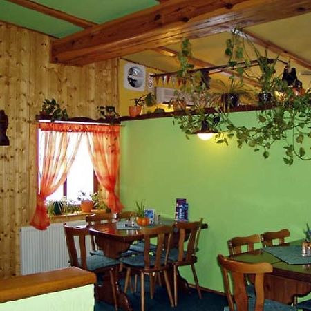 Restaurace A Penzion U Vladaru Mikulasovice Экстерьер фото