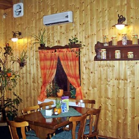 Restaurace A Penzion U Vladaru Mikulasovice Экстерьер фото