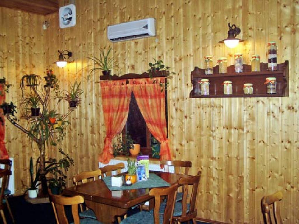 Restaurace A Penzion U Vladaru Mikulasovice Экстерьер фото